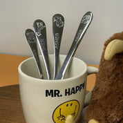 4 set cuttlery sample inside a white cup on the table