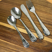 4 set cuttlery sample top view on the table