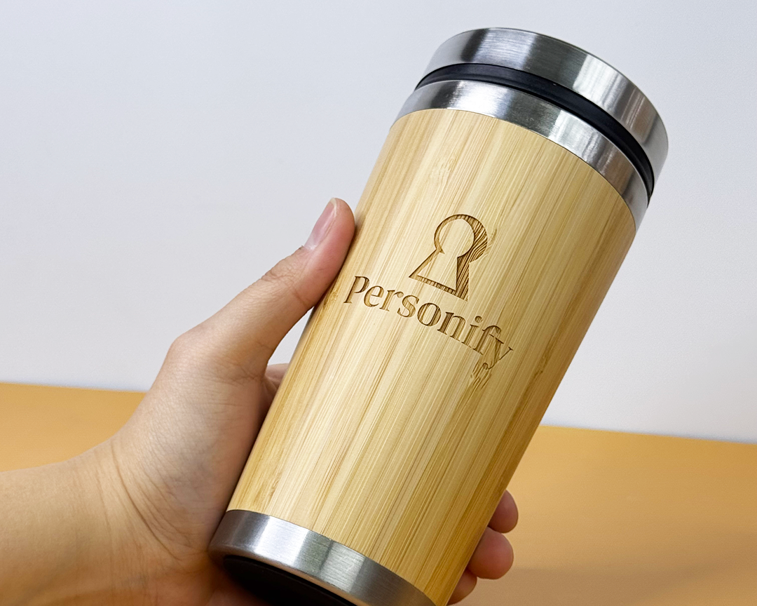 Bamboo-Coffee-Cup-For-Gifting_05_Image_Hand-Hold.png
