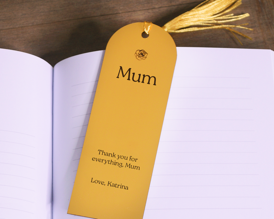 Bookmark-For-Mum_Standard_Rounded-Top_Gold_01_Image_Lifestyle.png