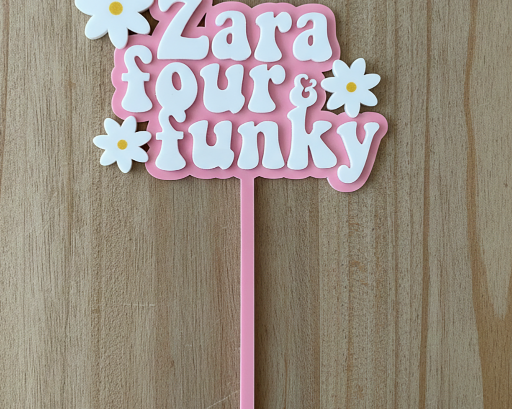 Cake-Topper-70s_04_Image_Lifestyle.png