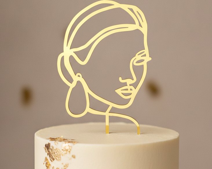 Cake-Topper-Line-Drawing_With-Stake_Gold-Mirror_01_Image_Lifestyle.png