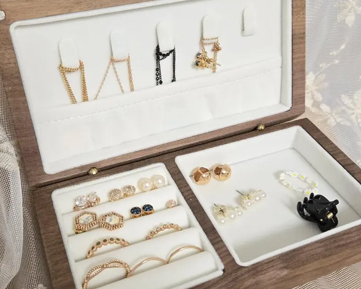 Jewellery Box Walnut opened