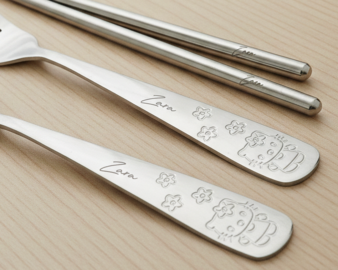 Kids-Cutlery-Set-Hello-Kitty_04_Image_Close-Up.png