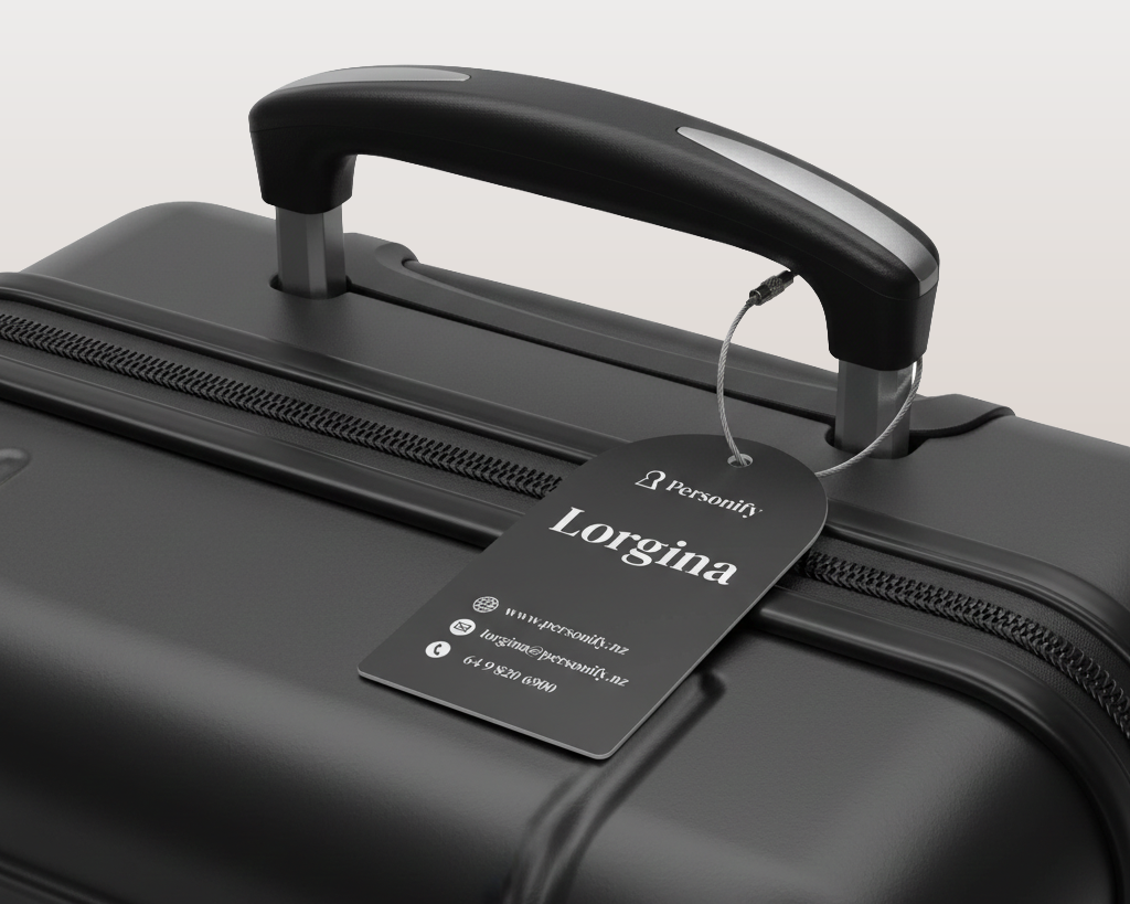 Luggage-Tag-for-Corporate_Rounded-Top_Black_04_Image_Lifestyle.png