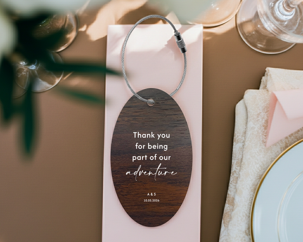 Luggage-Tag-for-Wedding-Favour_Rounded_Wood-Dark_01_Image_Lifestyle.png
