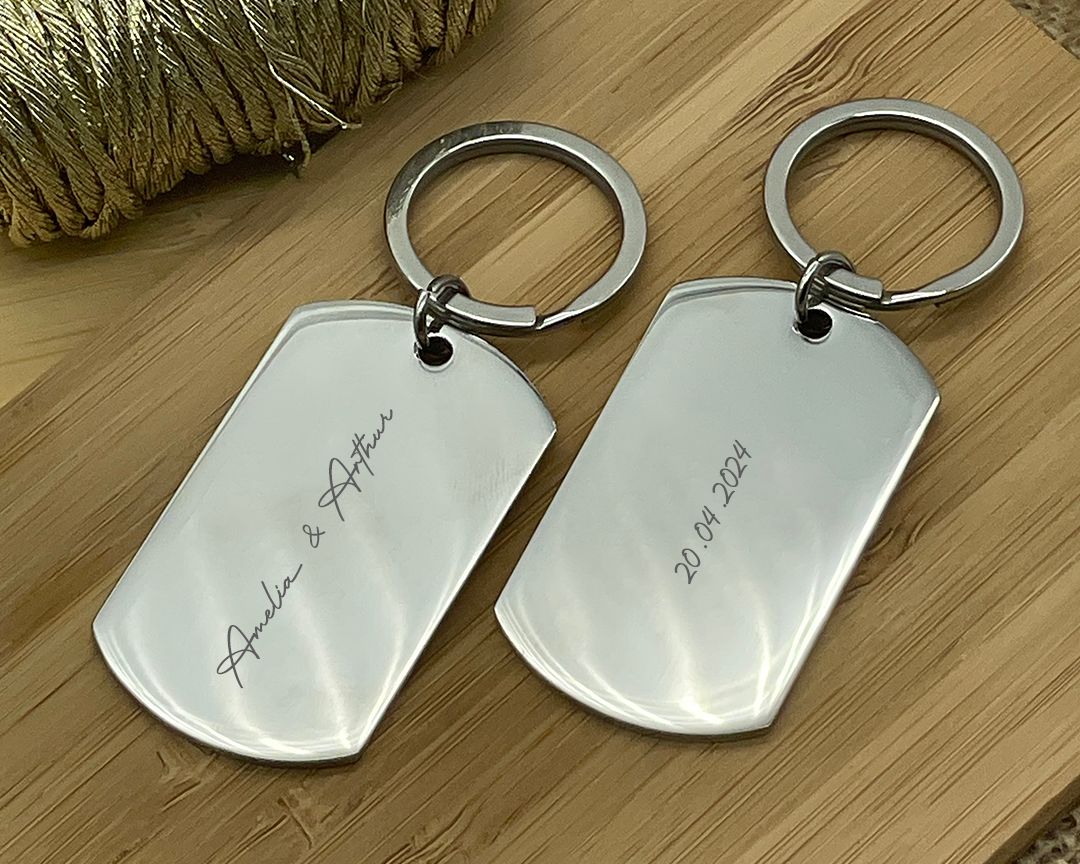 Metal-Keyring-For-Couplres_01_Image_Lifestyle_932f18e7-45c2-4bbc-a1fb-898f5f763b61.png
