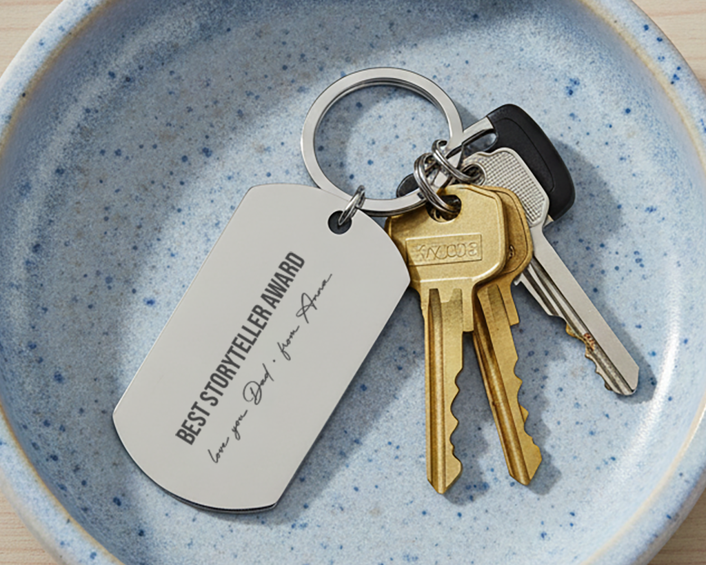 Metal-Keyring-For-Dad_03_Image_Lifestyle.png