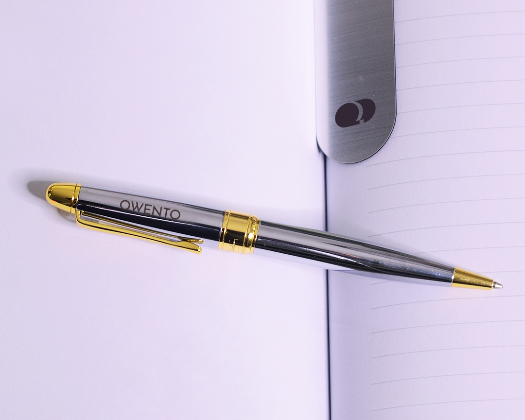 Pen-Silver-For-Corporate_01_Image_Lifestyle_5e81ad2c-1f3b-4650-8a2f-a3464f48b2bd.png