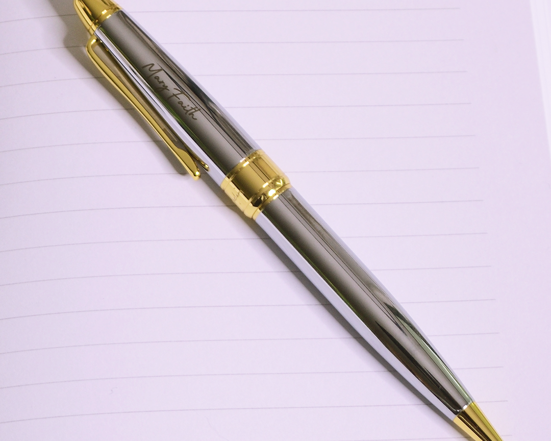 Pen-Silver-Pierre-Cardin_03_Image_Close-Up_7fd6a3bc-9f72-4139-9b77-3a706fc6b4da.png