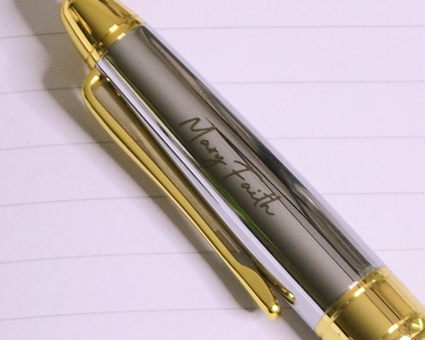 Pen-Silver-Pierre-Cardin_Image_Close-Up-Engraving.png