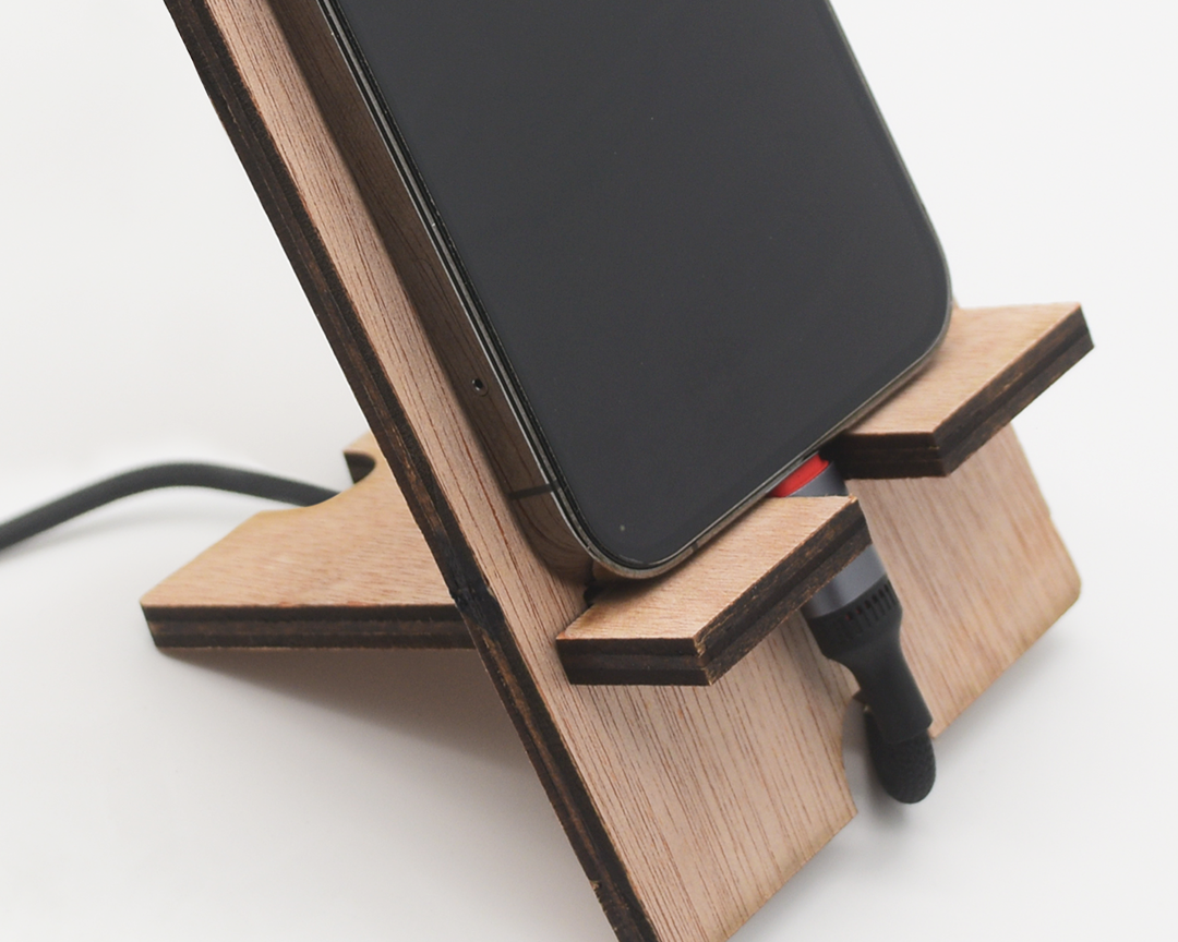 Phone-Stand-Wooden_01_Image_Close-Up.png