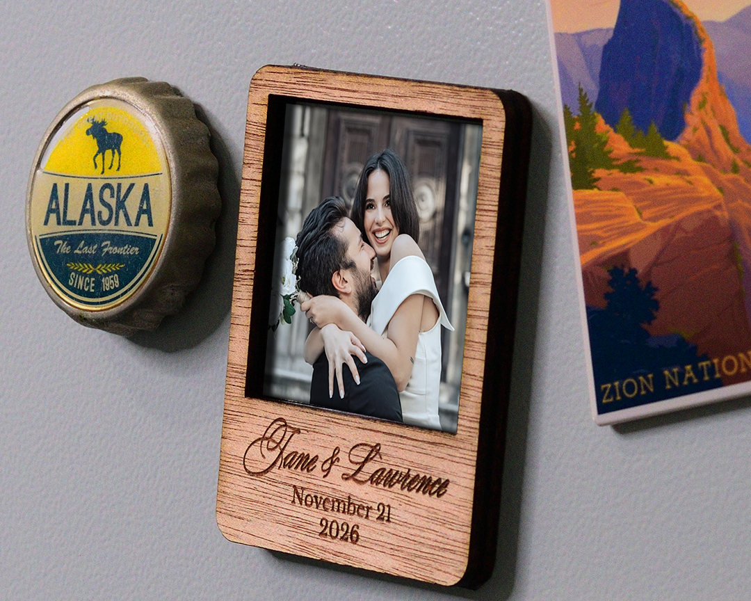 Photo-Fridge-Magnet-For-Wedding_01_Image_Three-Quarter-Angle.png