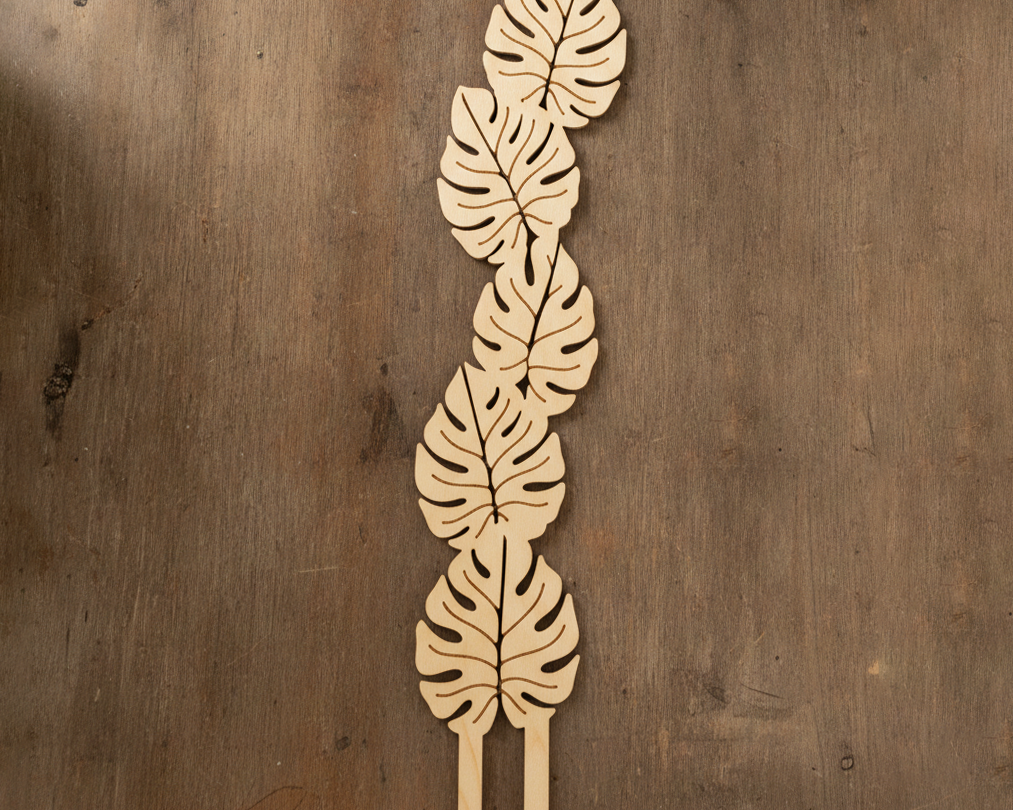 Plant-Trellis-Monstera_Wood_02_image_Front-View.png