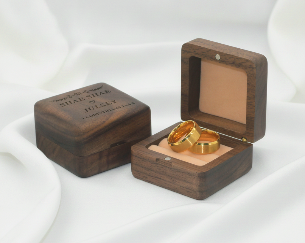 Ring-Box_Wooden_01_Image_Lifestyle_ebb022e8-0766-4062-9494-3838ec15af44.png