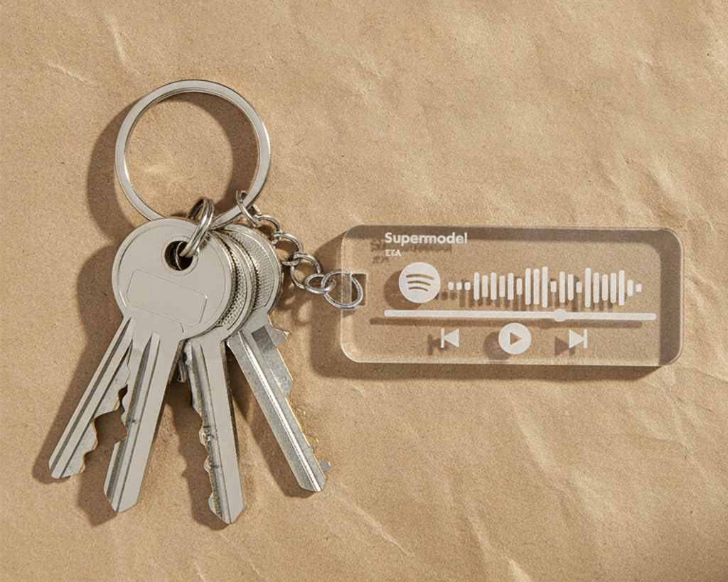 Spotify-Keyring-Acrylic-Clear_Design-2_02_Image_Lifestyle.png
