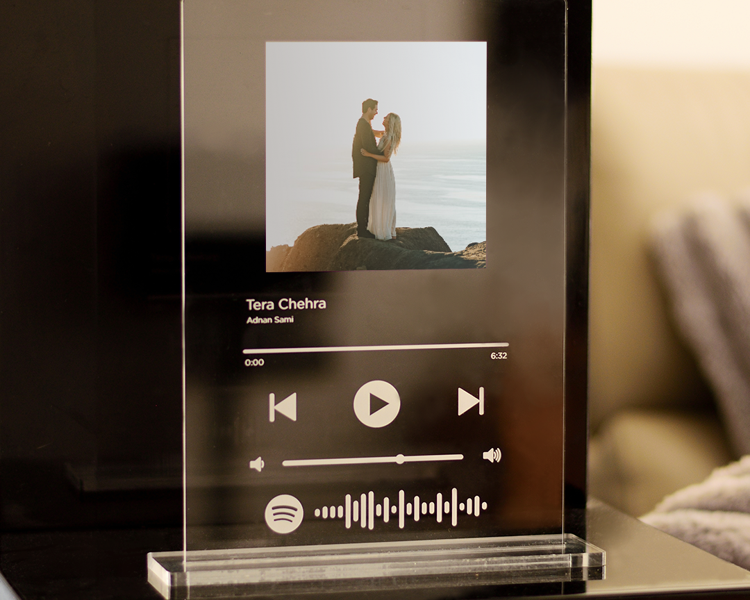 Spotify-Plaque_Clear-Base_01_Image_Lifestyle-Note.png