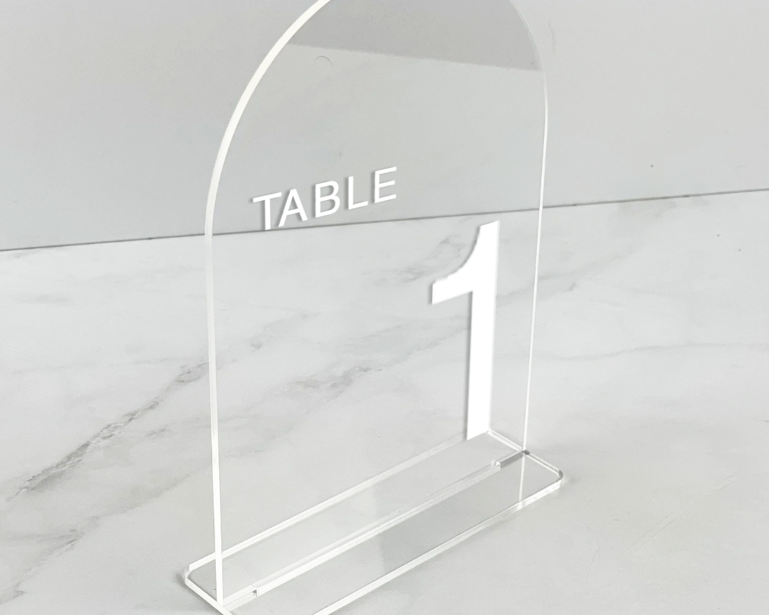 TableSign_Clear_White_47f3c855-c884-4182-9f63-f2d5a507c64b.png