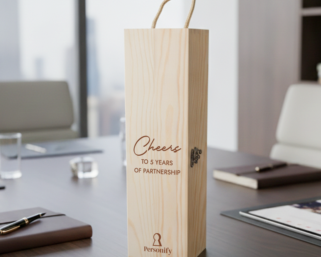 Wine-Box-Clasp_For-Corporate_01_Image_Lifestyle_c95ba0eb-1590-44ca-86ea-f84d4cdebcad.png